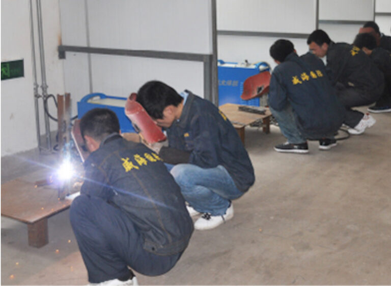 溶接を勉強している