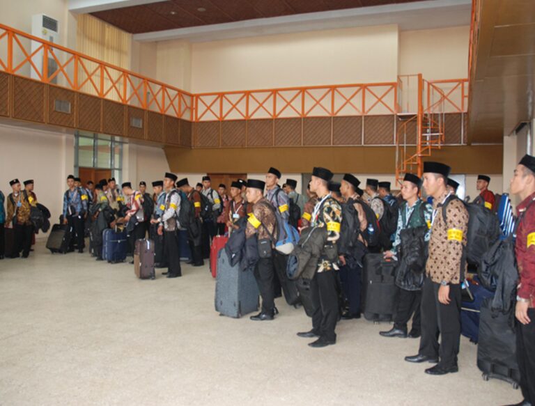 日本へ津発する