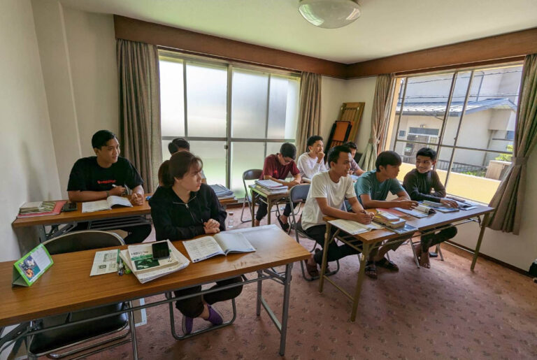 1月間組合センタで日本語と日本の文化勉強している