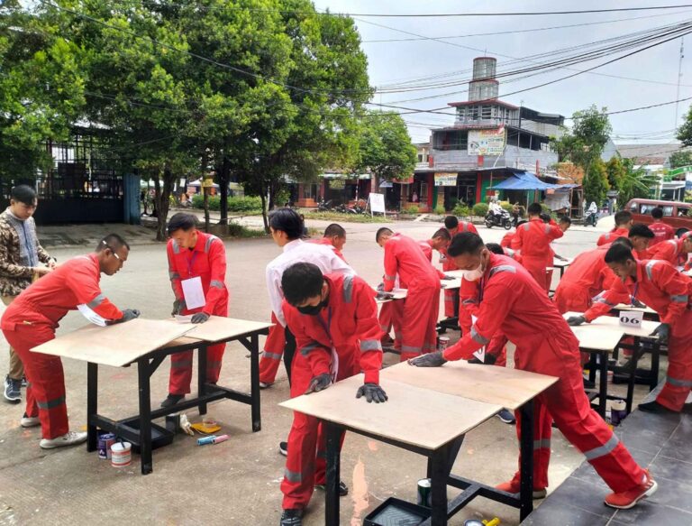 建設を勉強している