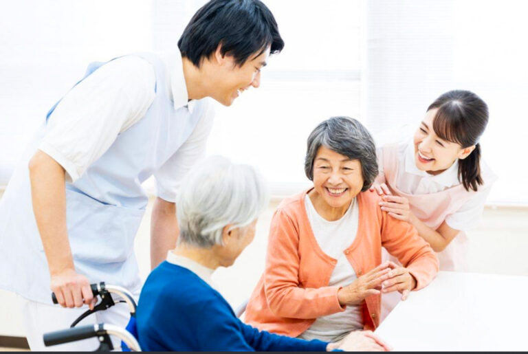 会社で介護の仕事をしている